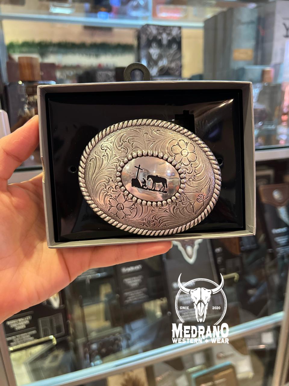 HEBILLA NOCONA 37382 - Nocona Youth Cowboy Prayer Buckle