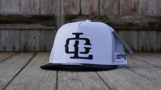 GORRA LOST CALF LC Logo Flat Black/White