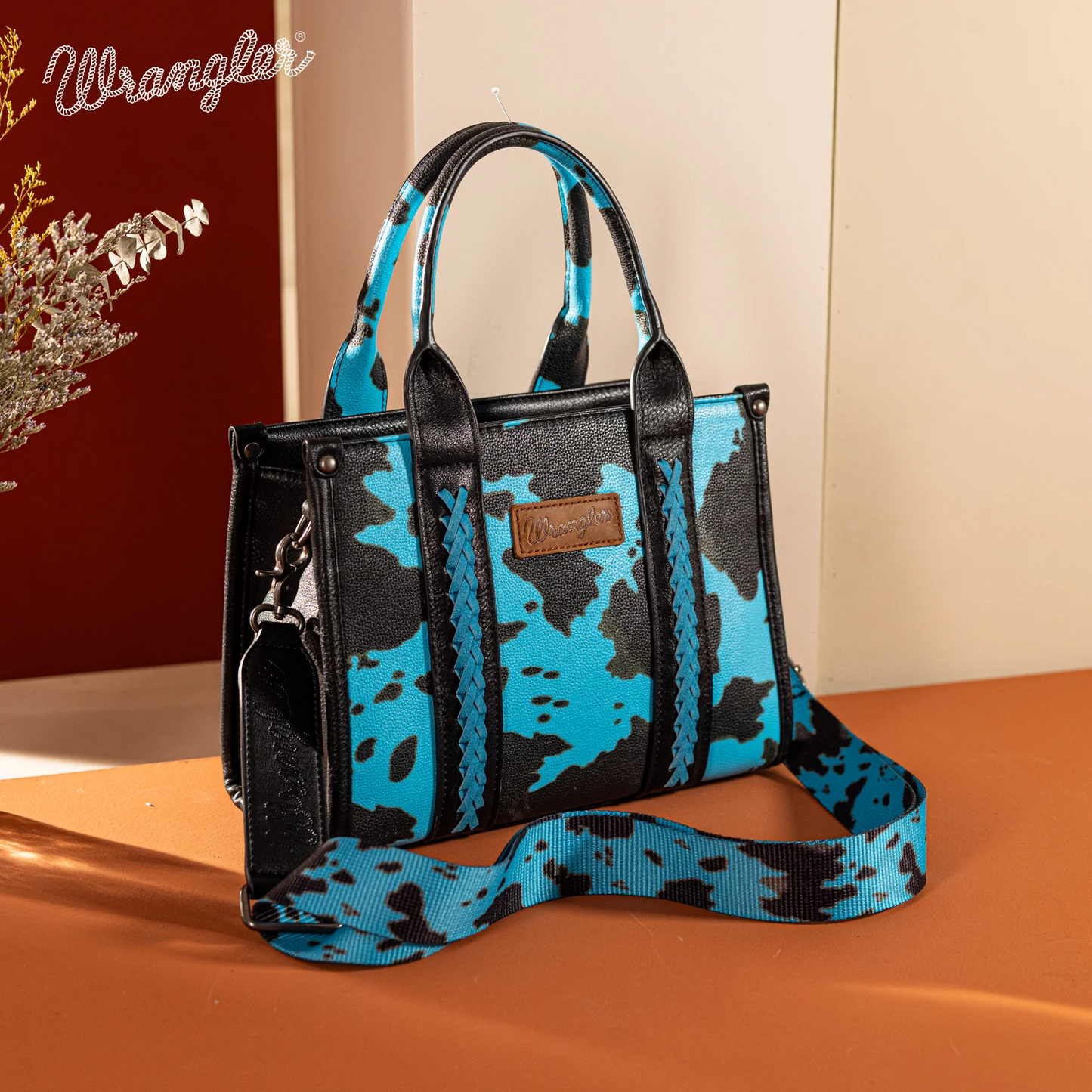 BOLSO WRANGLER WG133-8120STQ Cow Print Concealed Carry Tote/Crossbody - Turquoise